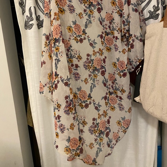 Shear shawl top - Picture 3 of 3